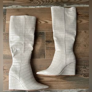 Womens Michael Wedge Cream Tall Faux Alligator Print. Size 7 1/2